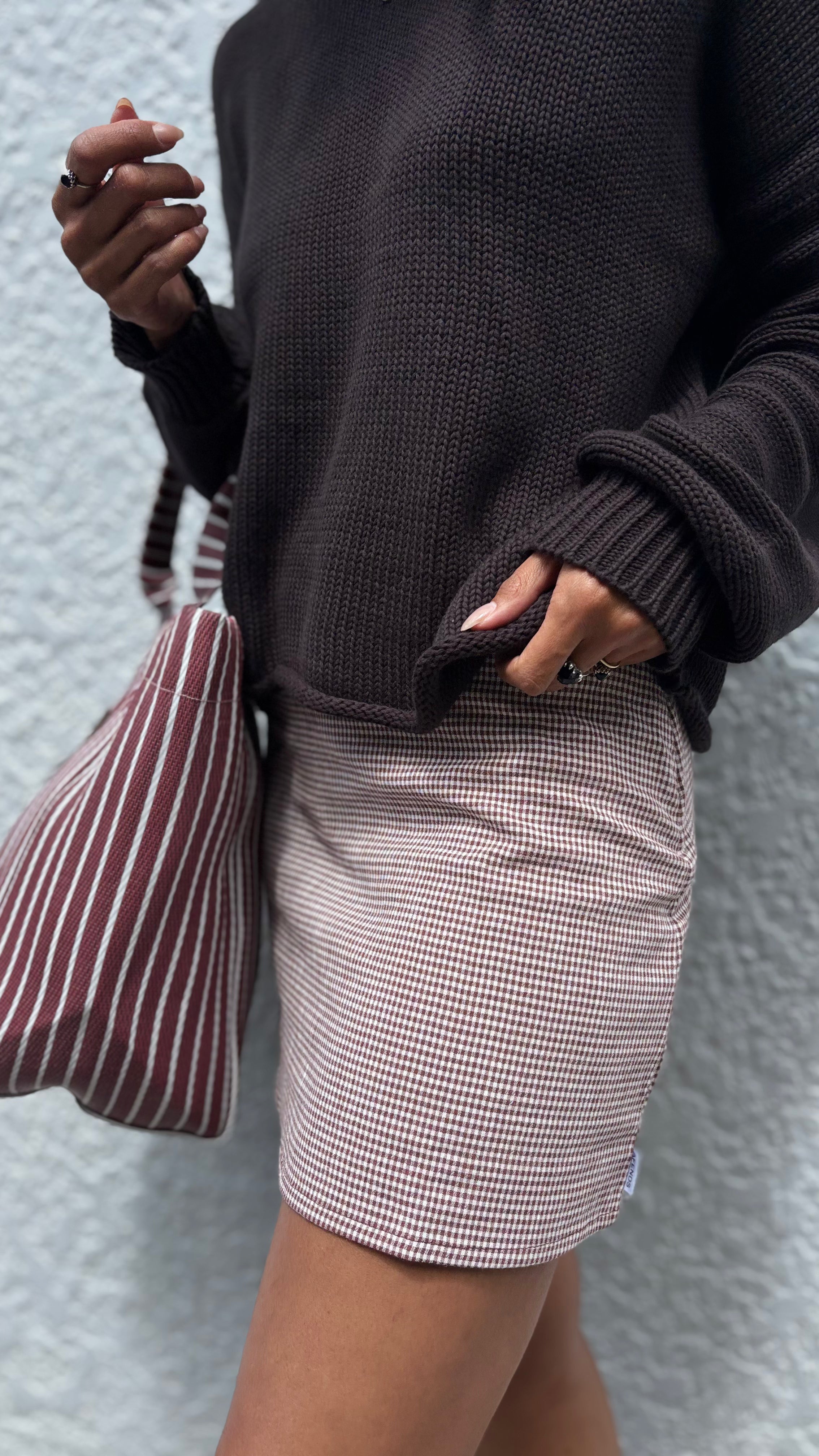Close Sweater CHOCOLATE