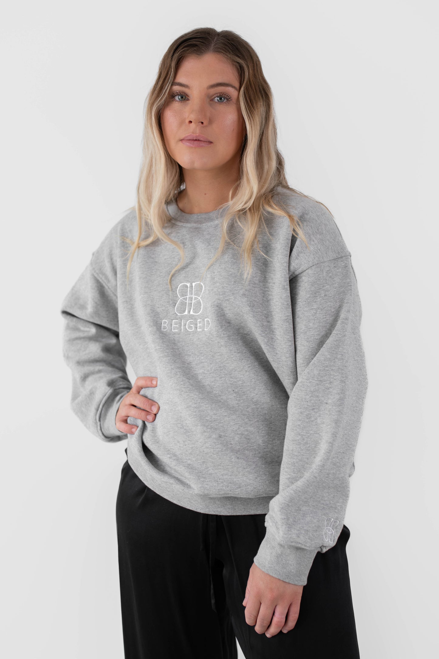 BEIGED // Embroidery Sweater MARIE GREY