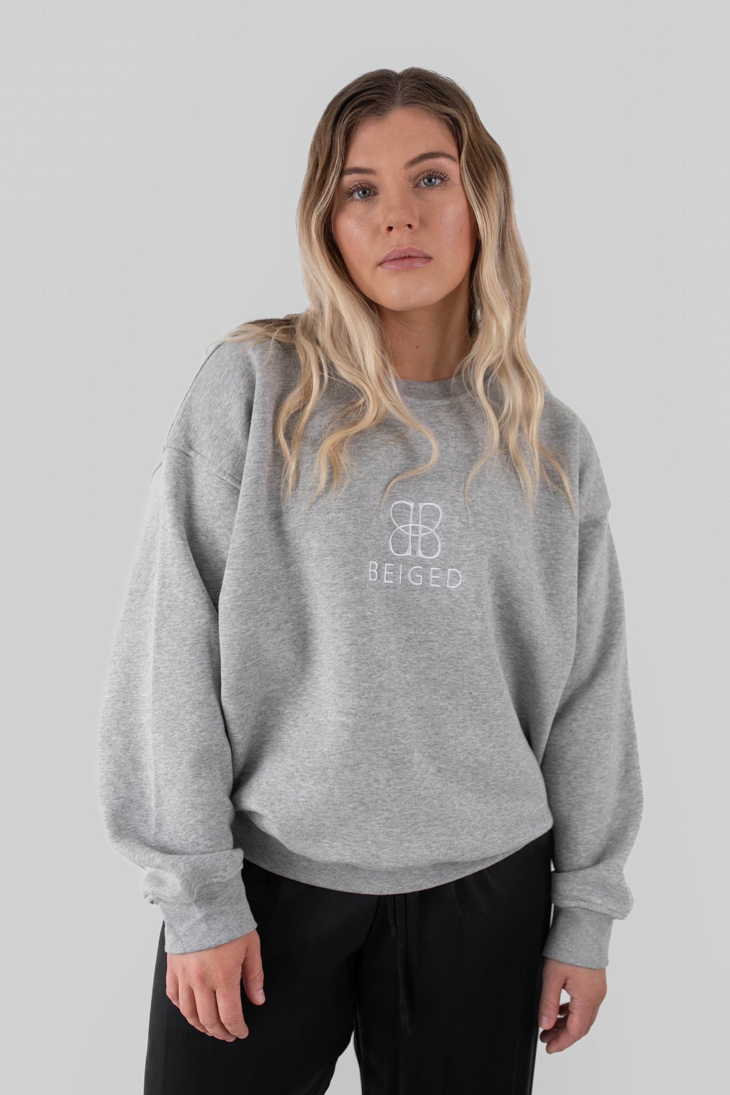 BEIGED // Embroidery Sweater MARIE GREY