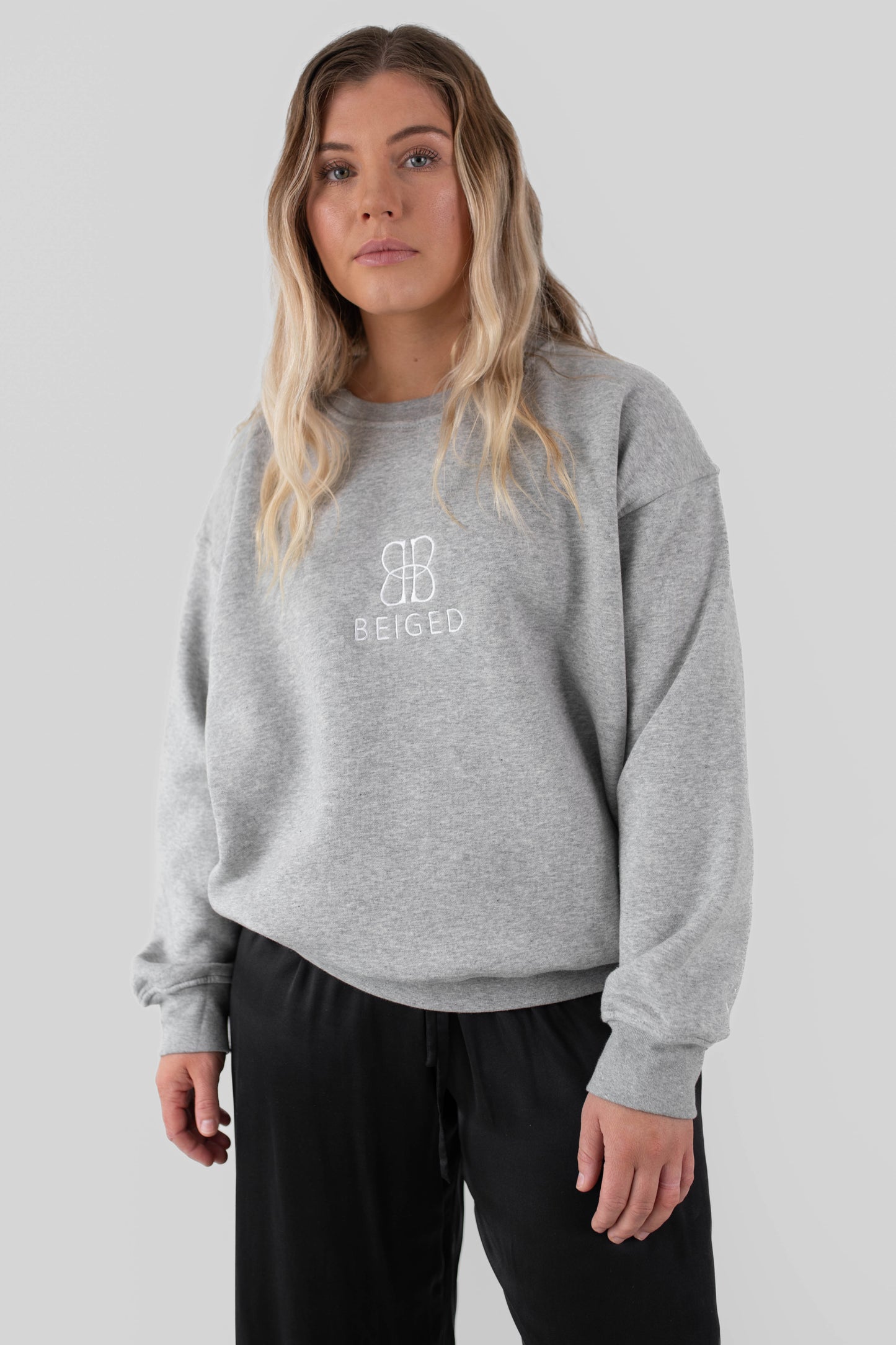 BEIGED // Embroidery Sweater MARIE GREY