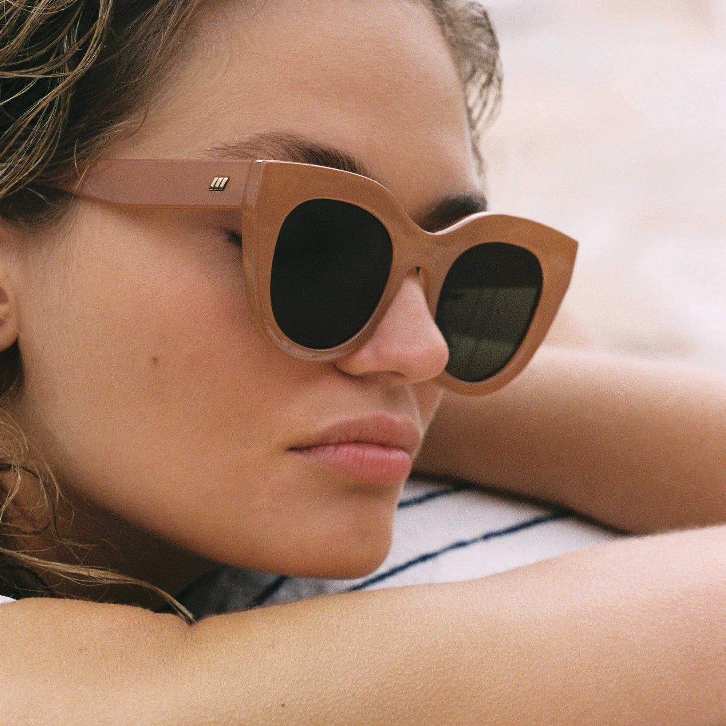 LE SPECS // Air Heart CARAMEL