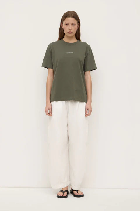 ASSEMBLY LABEL // Atelier Logo Tee MOSS