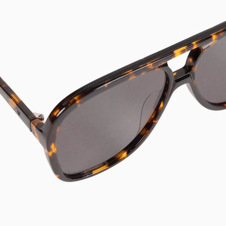 VALLEY // Bang DARK TORT w. MATTE BLACK METAL TRIM.BLACK LENS