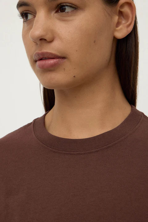 ASSEMBLY LABEL // Organic Base Tee ESPRESSO