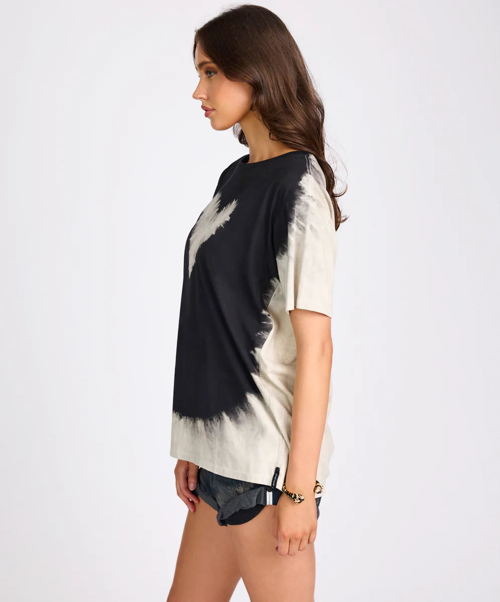 ONE TEASPOON // Beaming Heart Boyfriend Tee WHITE BLACK