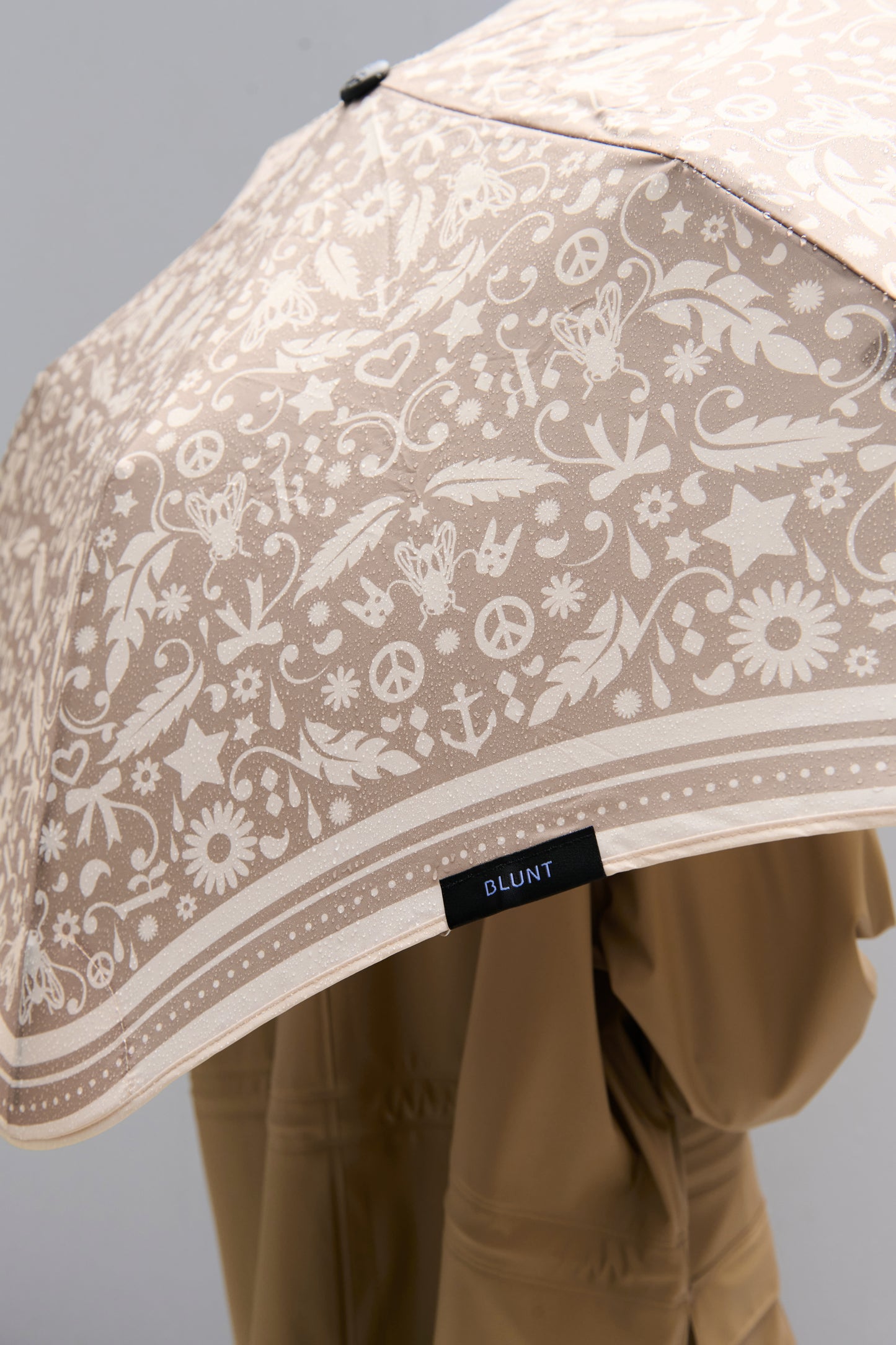 KAREN WALKER // Blunt Metro x KW Umbrella FILIGREE