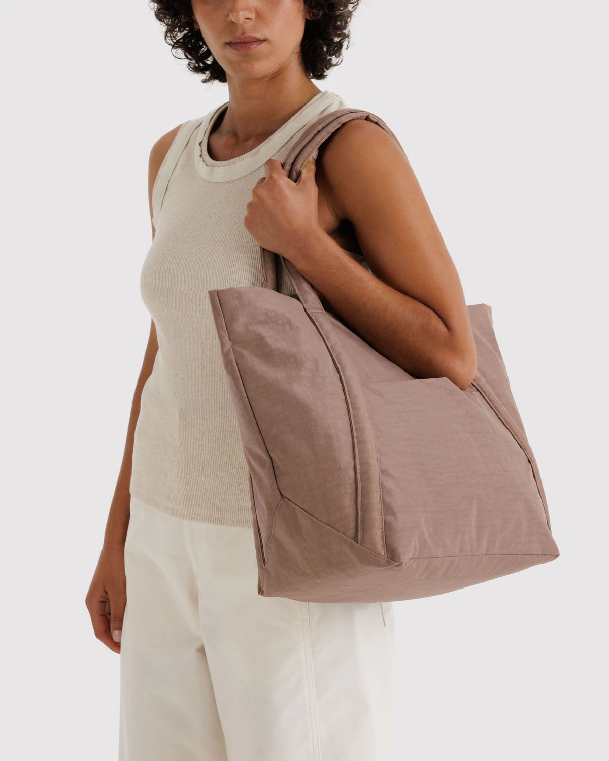 BAGGU // MEDIUM Travel Cloud Bag TOASTED ALMOND