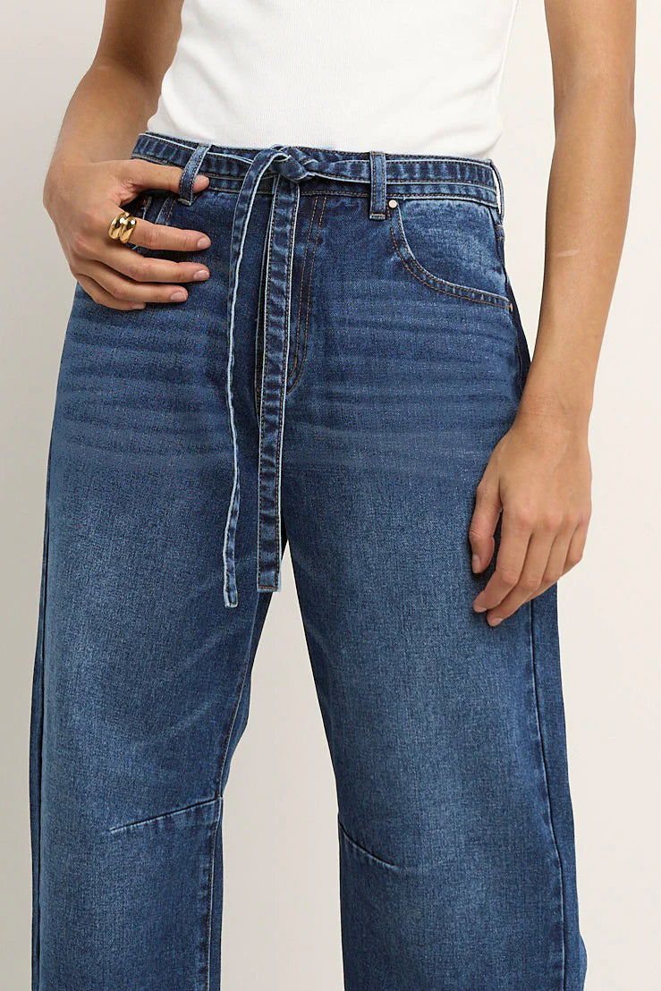 STORIES BE TOLD // Campus Tie Waist Barrel Jean DEEP BLUE