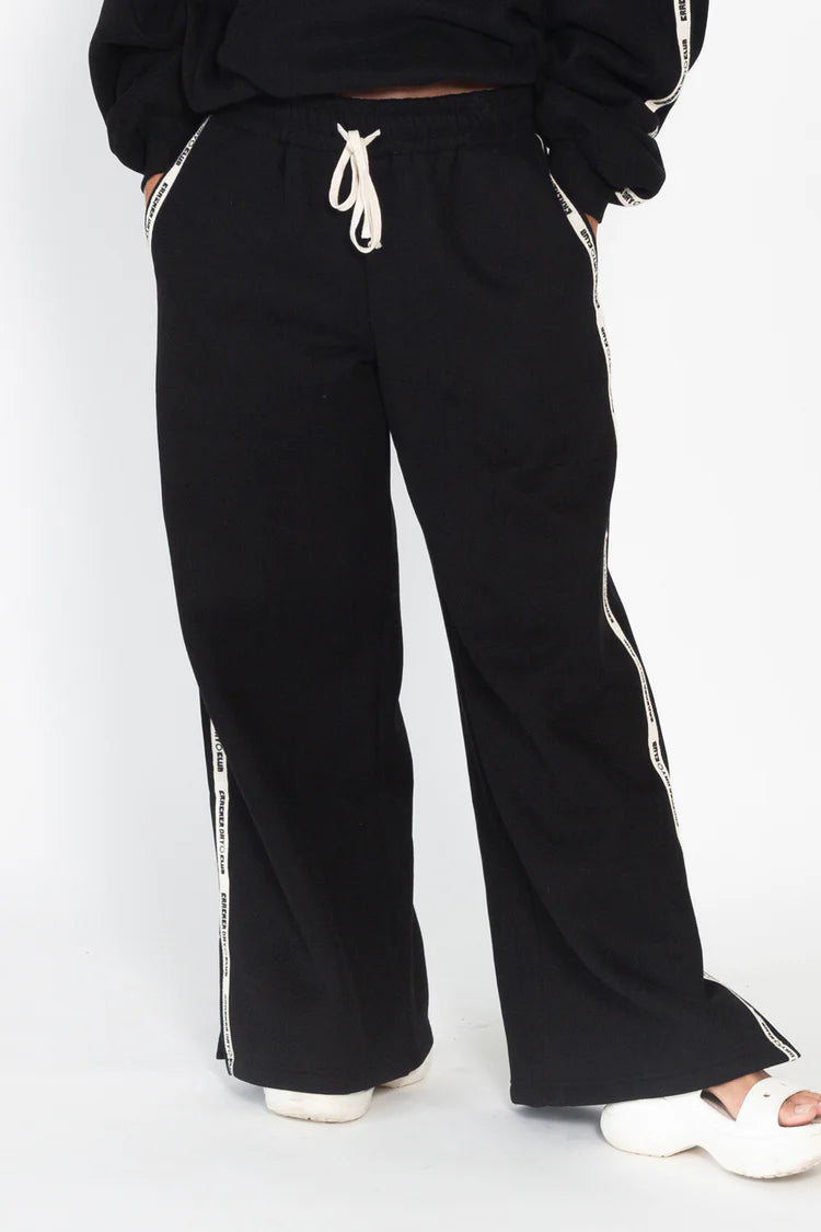 CRACKER DAY CLUB // Cloud Racer Sweatpants BLACK
