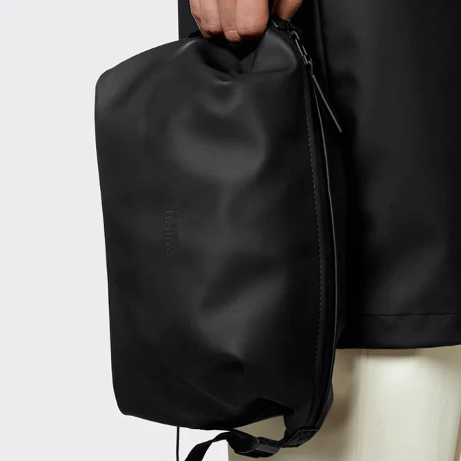 RAINS // Hilo Wash Bag BLACK
