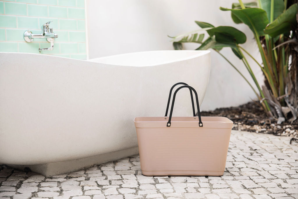 HINZA // Large NOUGAT