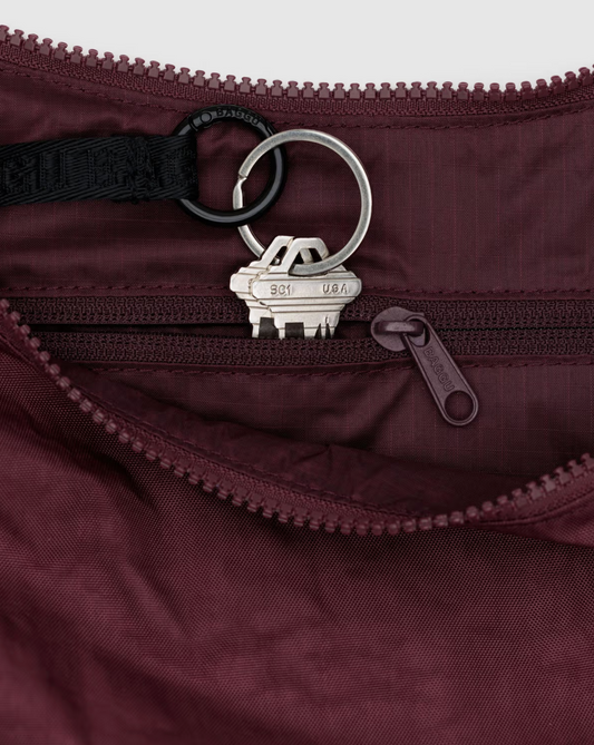 BAGGU // MEDIUM Nylon Crescent Bag MAHOGANY