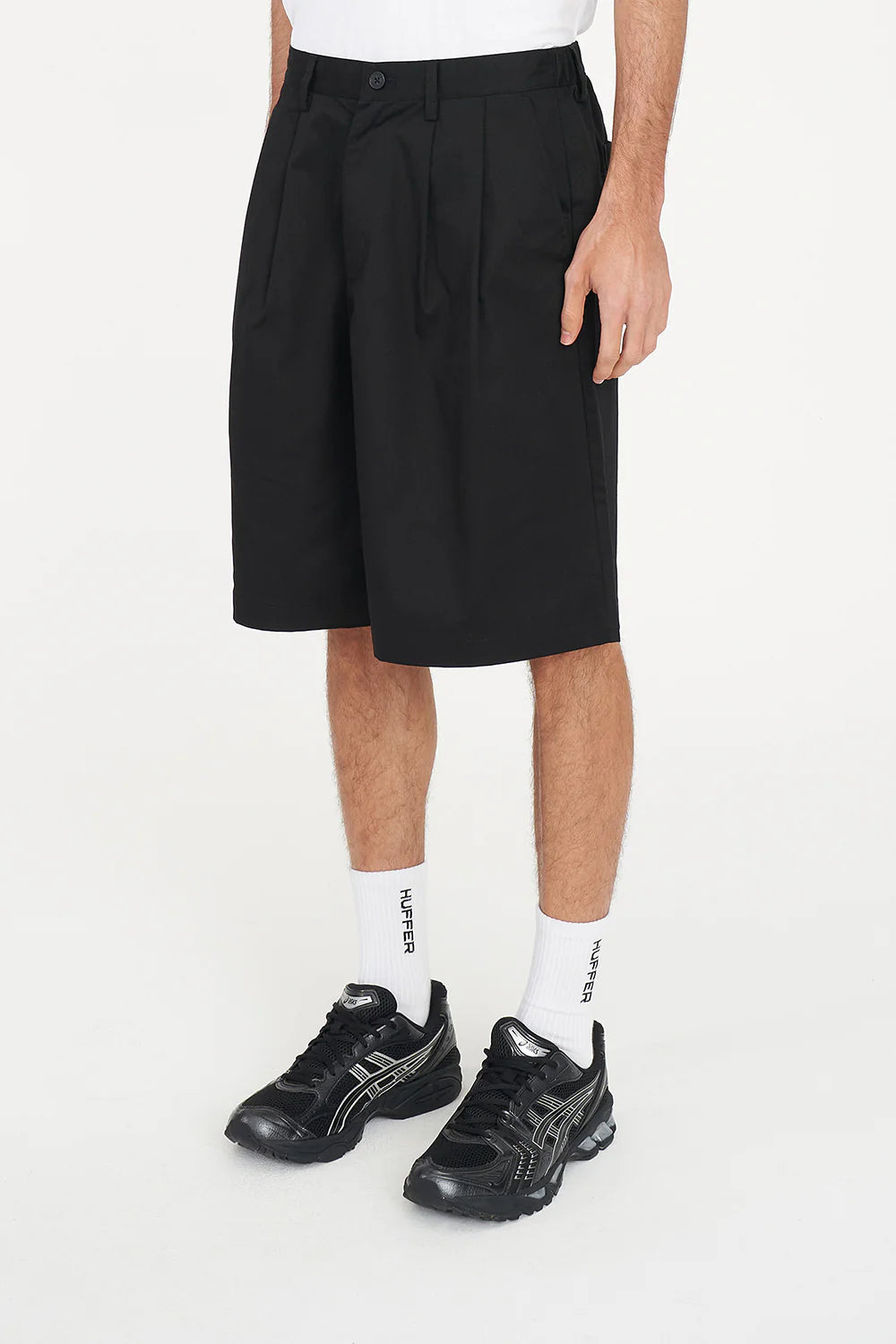 HUFFER // Pleated Baggy Short BLACK
