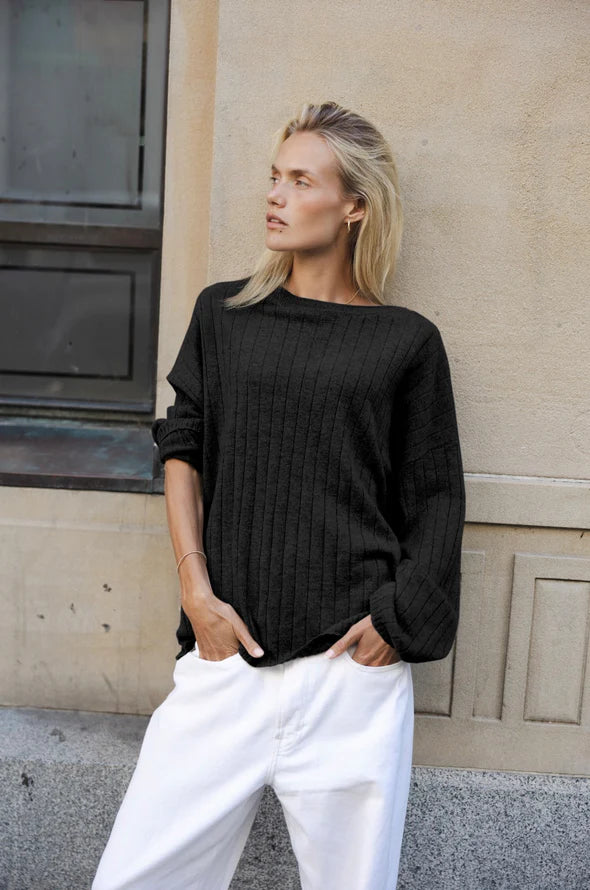 S O P H I E // Relaxed Jumper BLACK