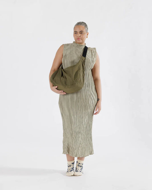 BAGGU // LARGE Nylon Crescent Bag SEAWEED