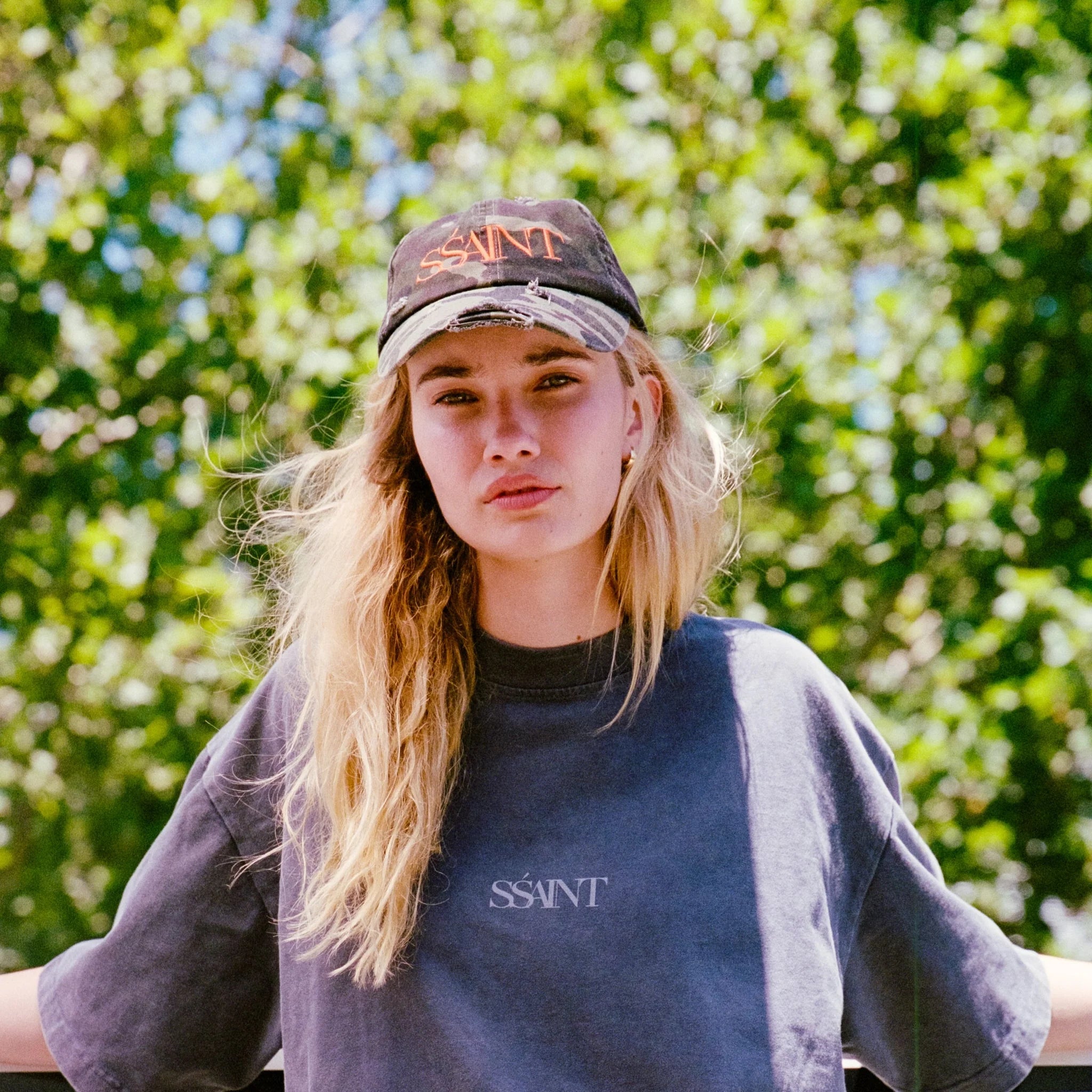 No Vacancy Tee CHARCOAL ACID WASH