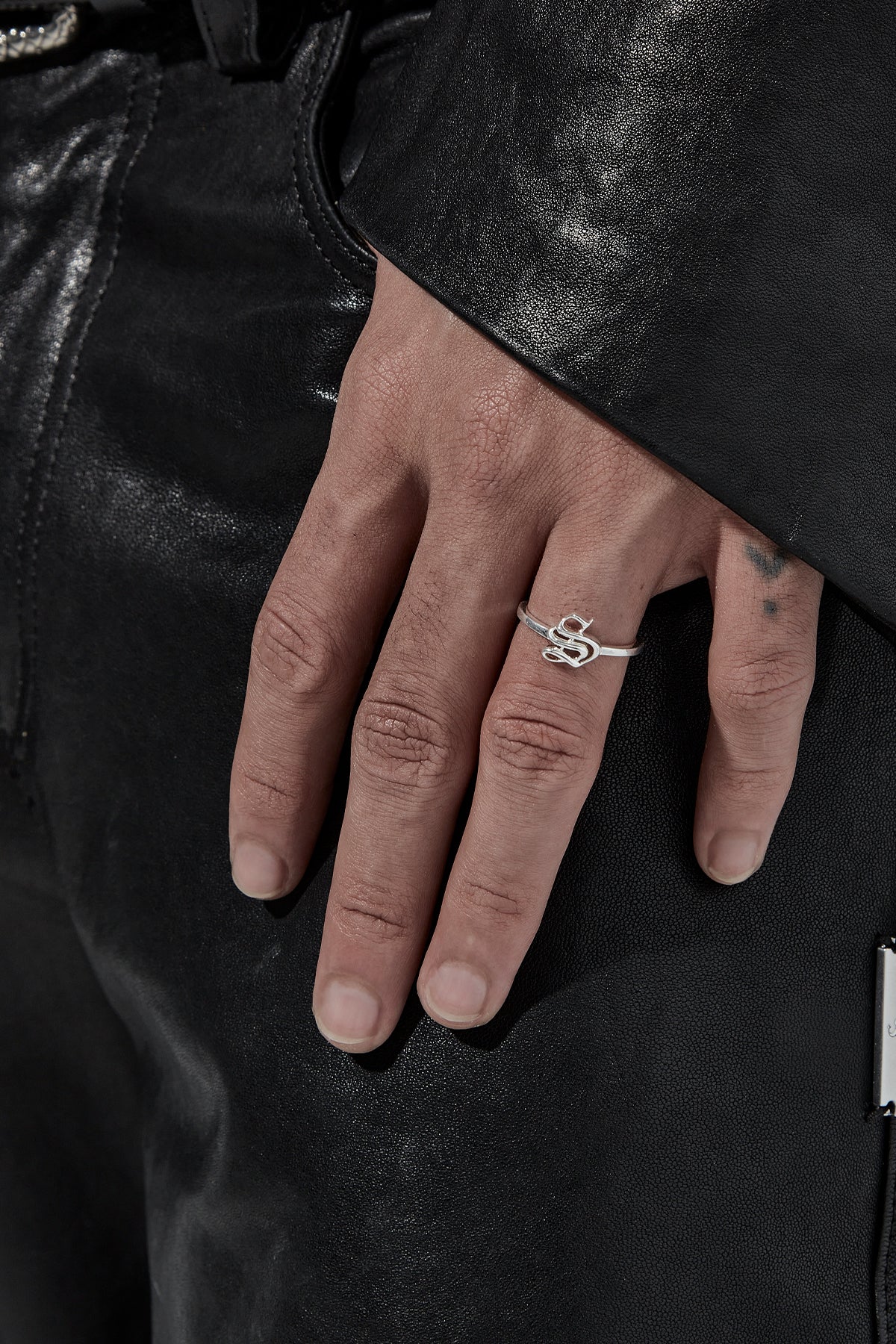 SGC // Old English Ring