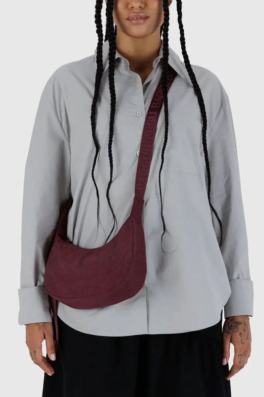BAGGU // SMALL Nylon Crescent Bag MAHOGANY