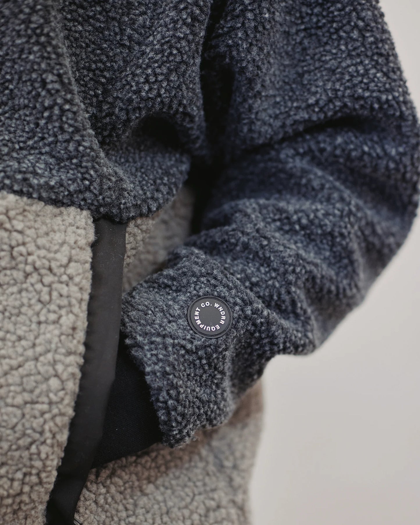 WNDRR // Banner Sherpa Jacket BLACK/GREY