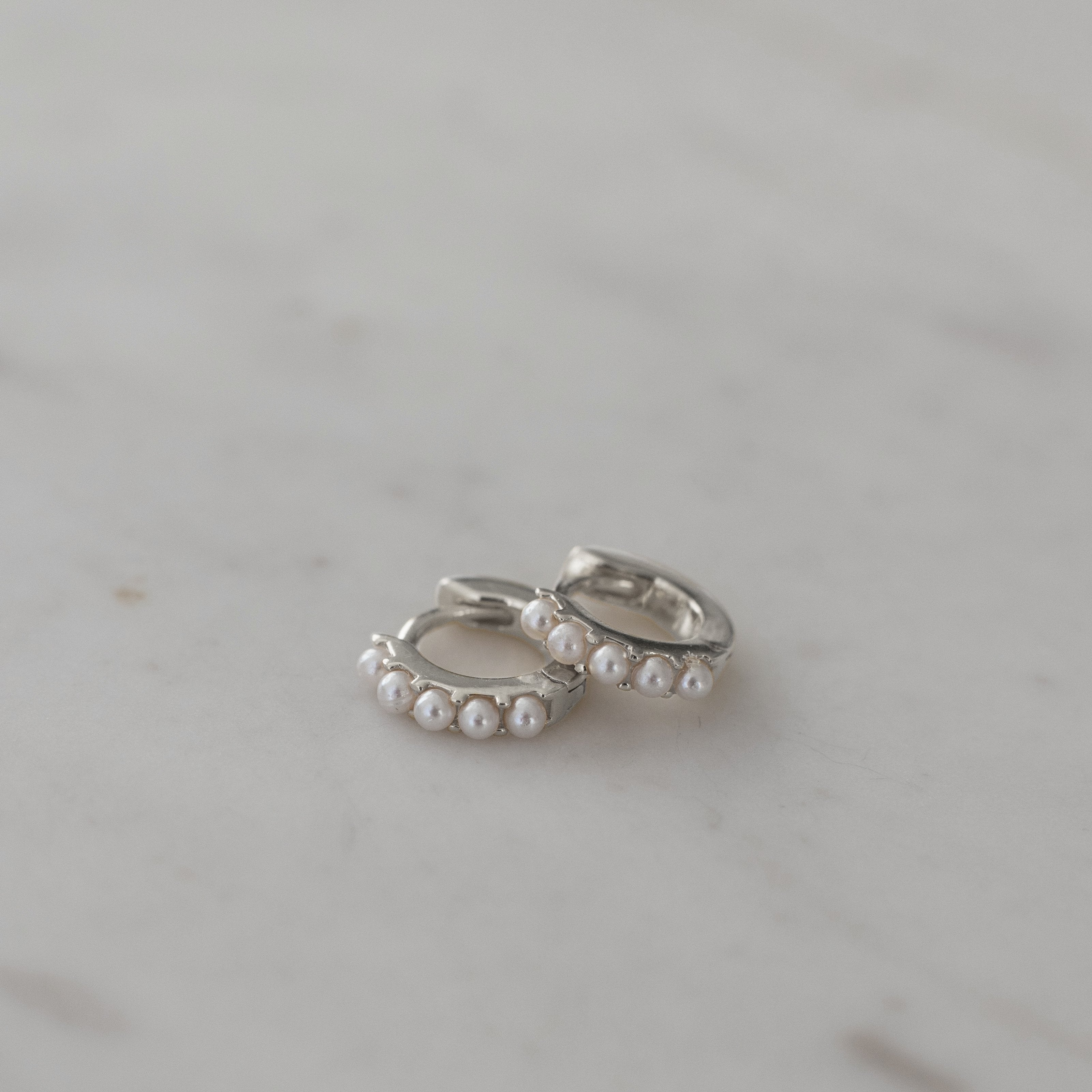 S O P H I E // Mini Pearl Huggies SILVER