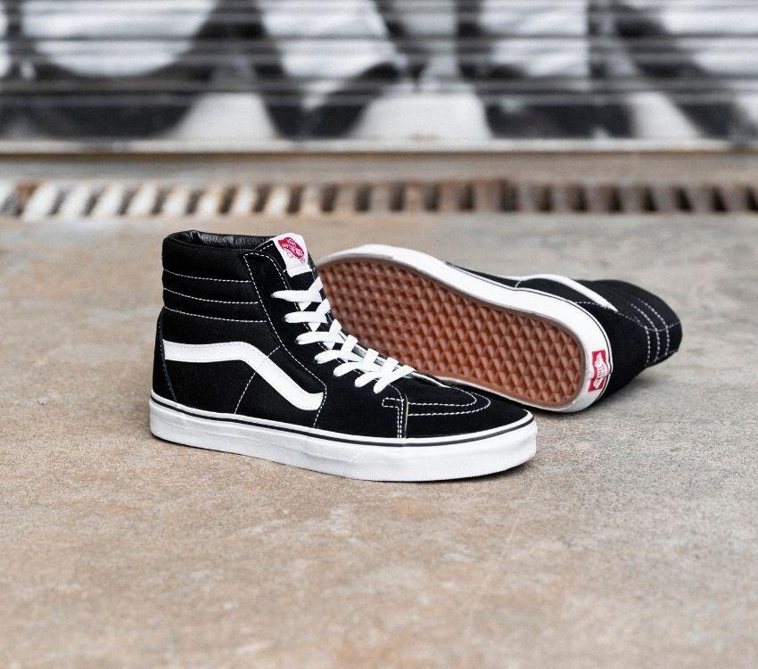 Vans // Sk8-Hi BLACK/WHITE