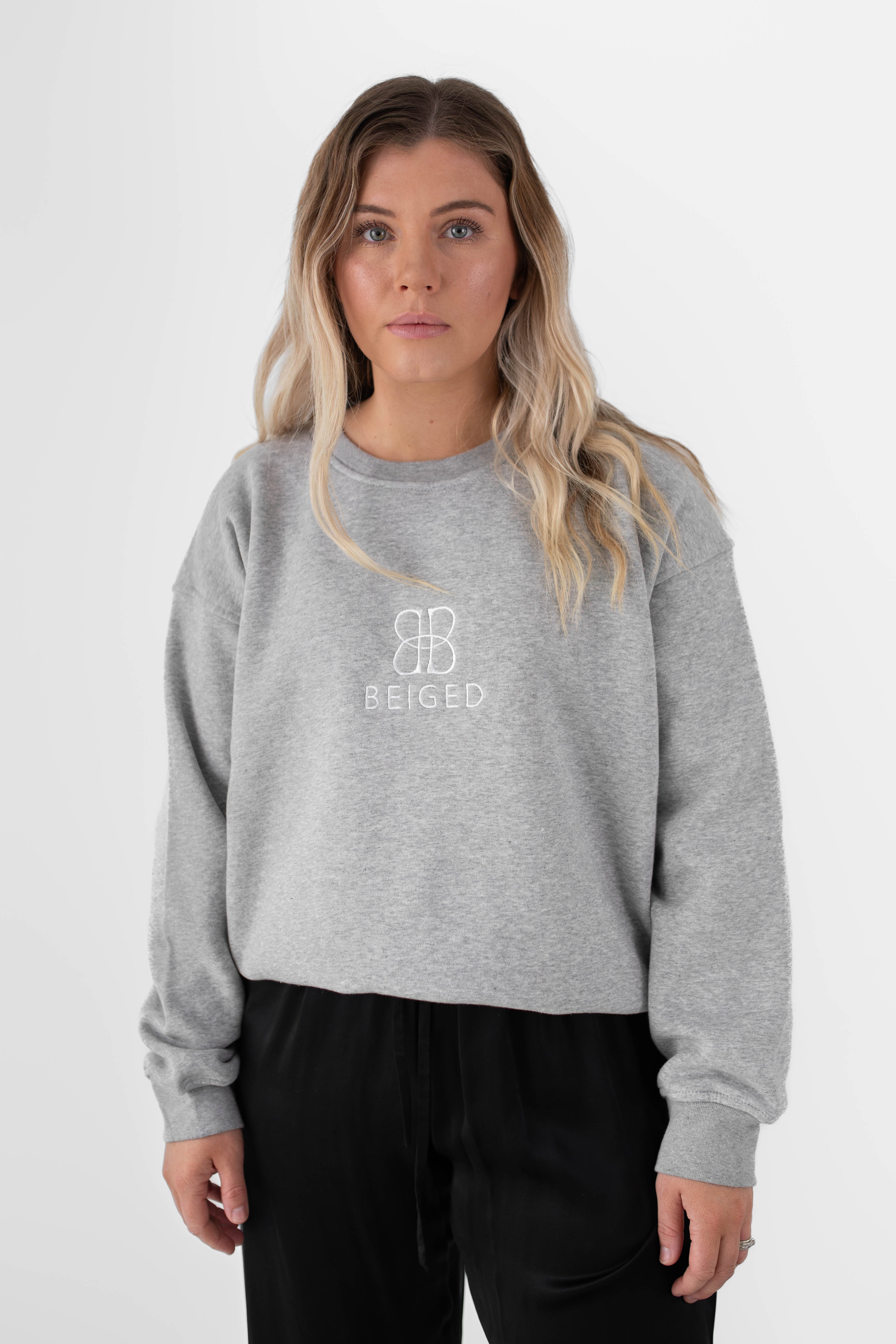 BEIGED // Embroidery Sweater MARIE GREY