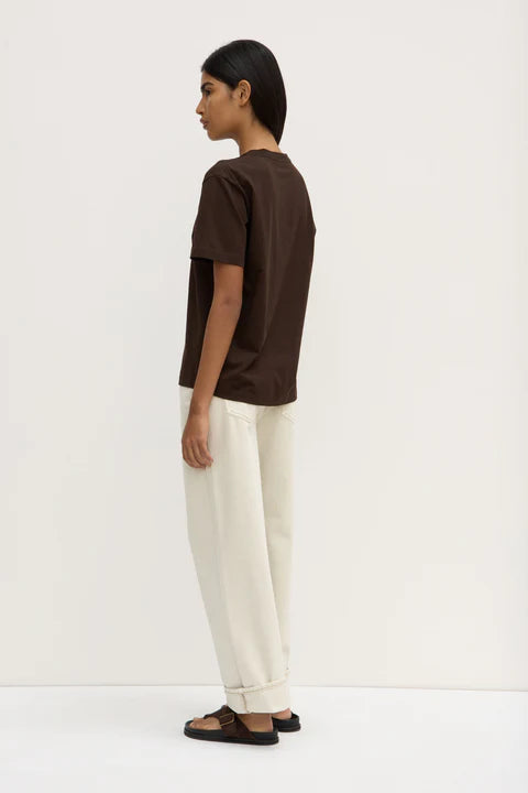 ASSEMBLY LABEL // Atelier Logo Tee GANACHE