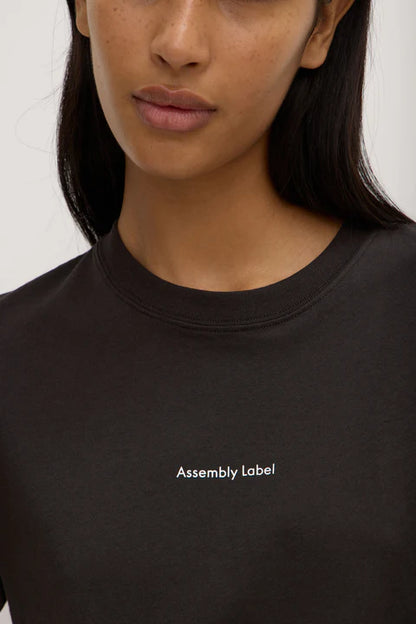 ASSEMBLY LABEL // Atelier Logo Tee WASHED BLACK