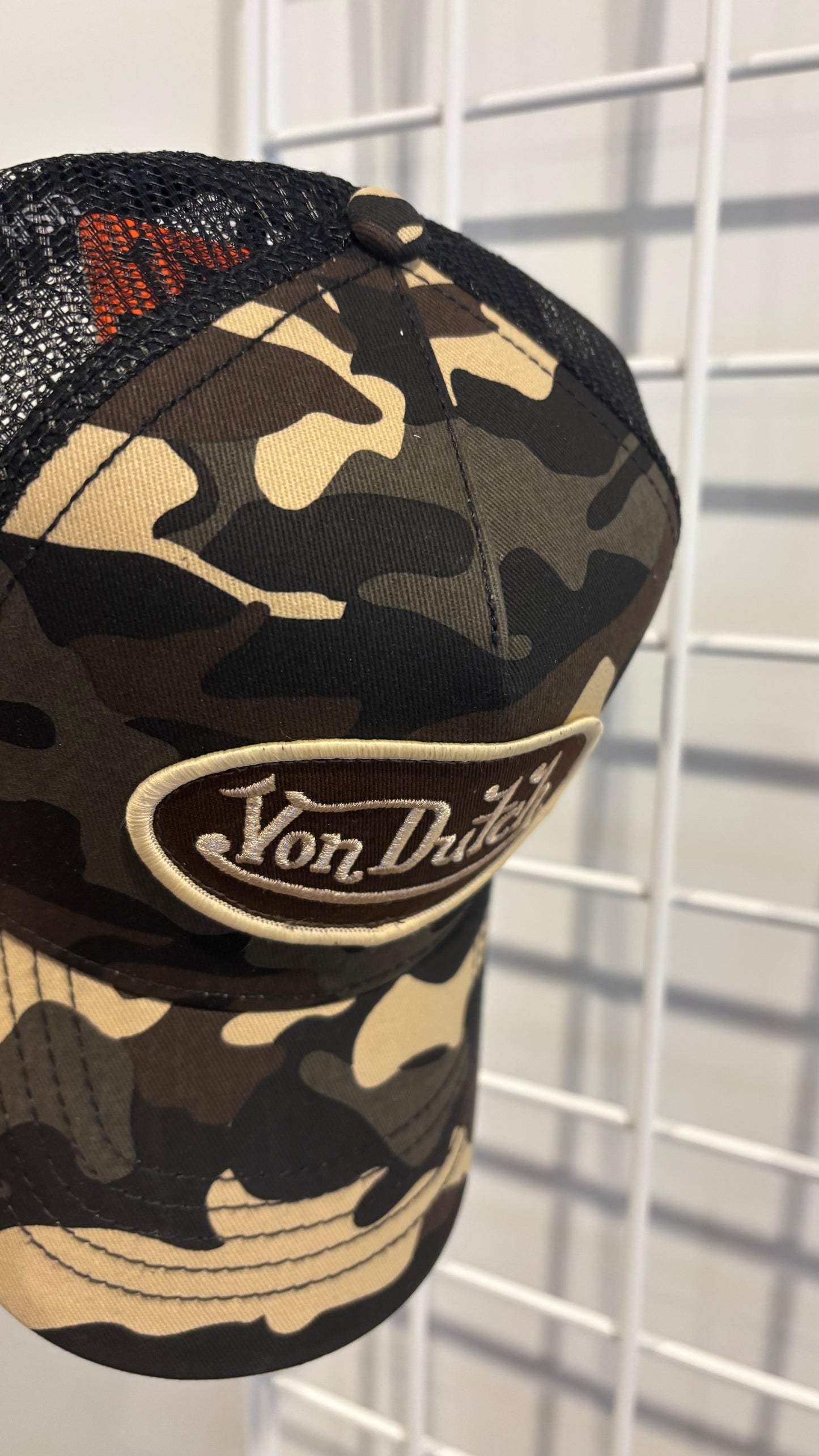 VON DUTCH // Unisex Trucker Hat BROWN CAMO