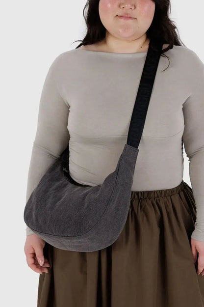 BAGGU // MEDIUM Nylon Crescent Bag WASHED BLACK DENIM
