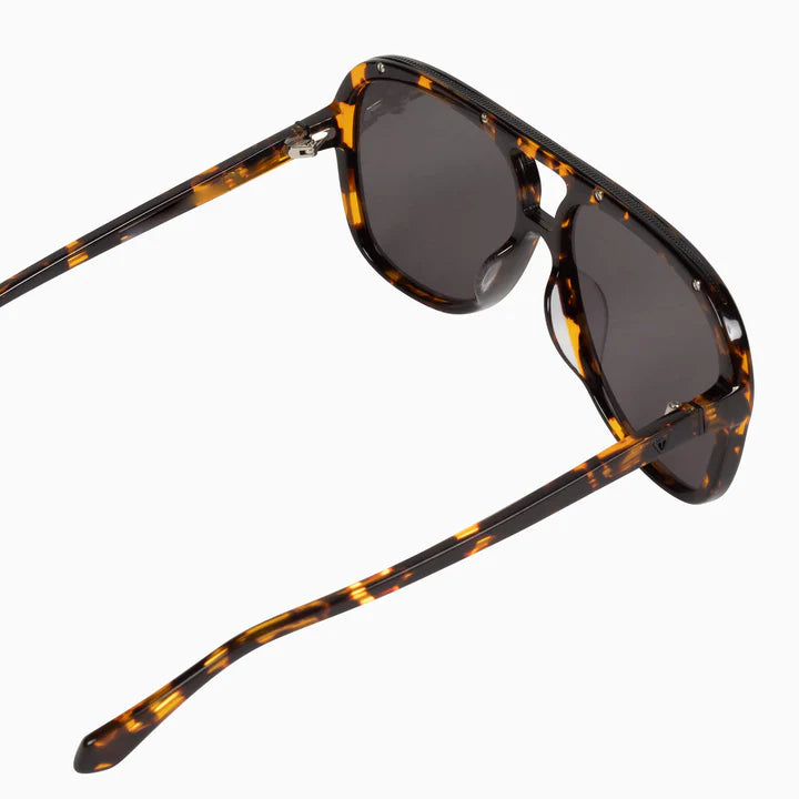 VALLEY // Bang DARK TORT w. MATTE BLACK METAL TRIM.BLACK LENS