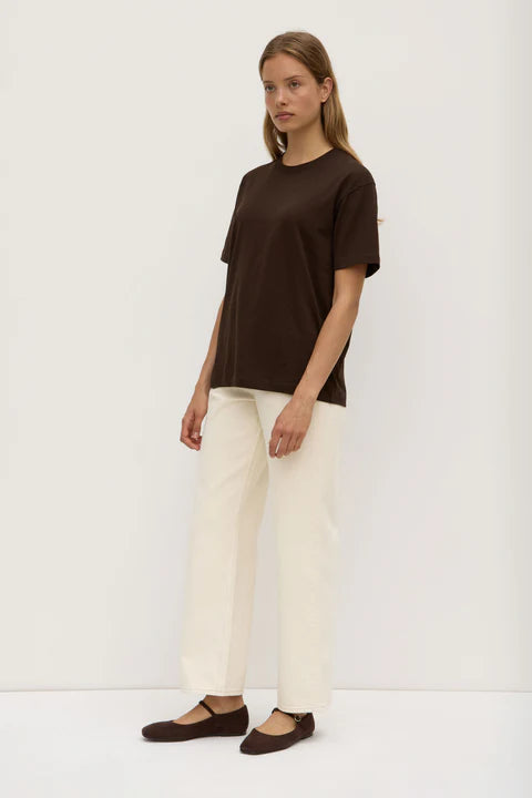 ASSEMBLY LABEL // Base Tee GANACHE