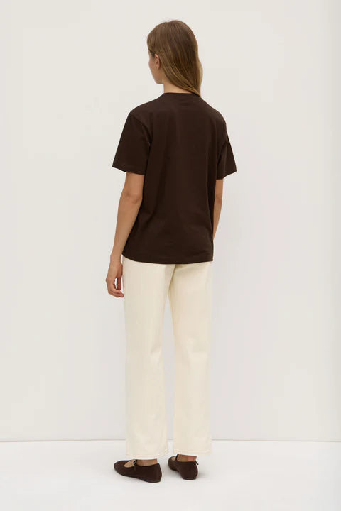 ASSEMBLY LABEL // Base Tee GANACHE