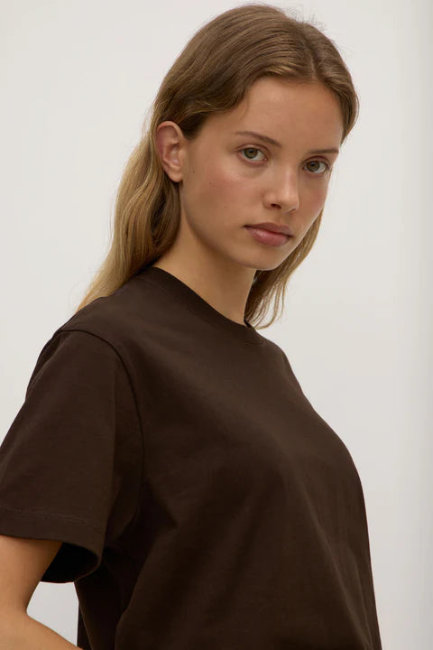 ASSEMBLY LABEL // Base Tee GANACHE