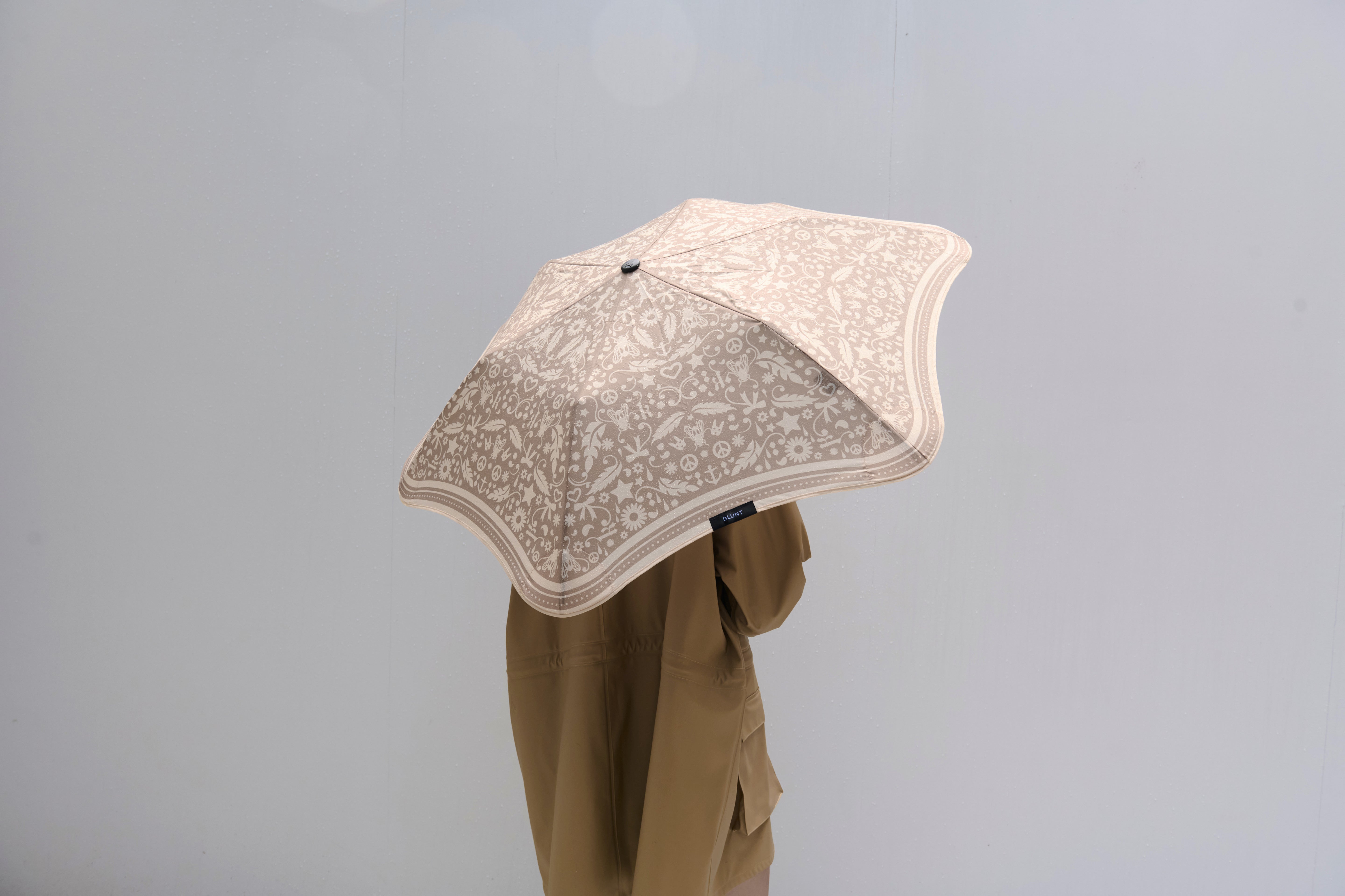 KAREN WALKER // Blunt Metro x KW Umbrella FILIGREE