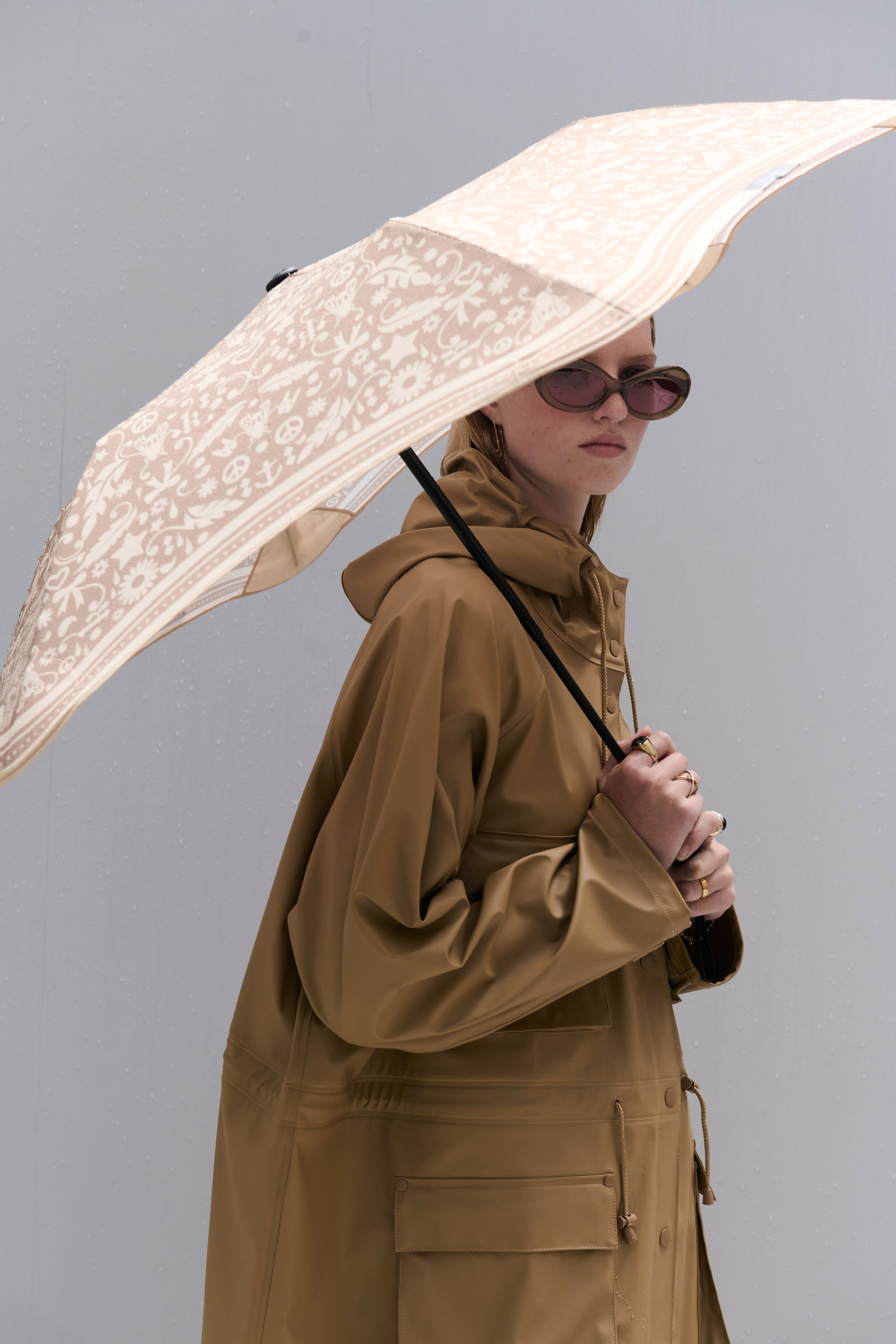 KAREN WALKER // Blunt Metro x KW Umbrella FILIGREE