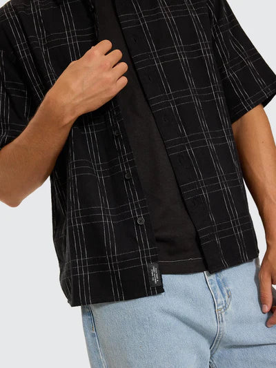 THRILLS // Built To Win SS Cropped Shirt BLACK