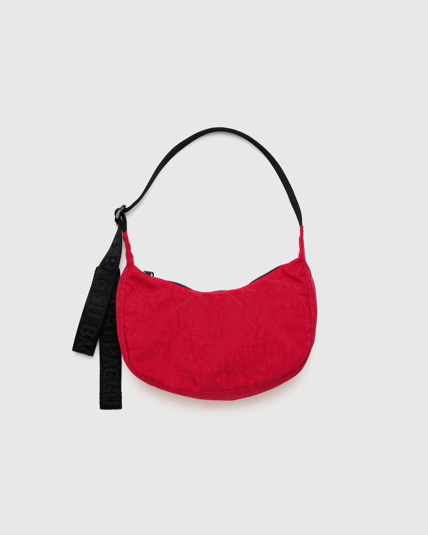 BAGGU // Small Nylon Crescent Bag CANDY APPLE