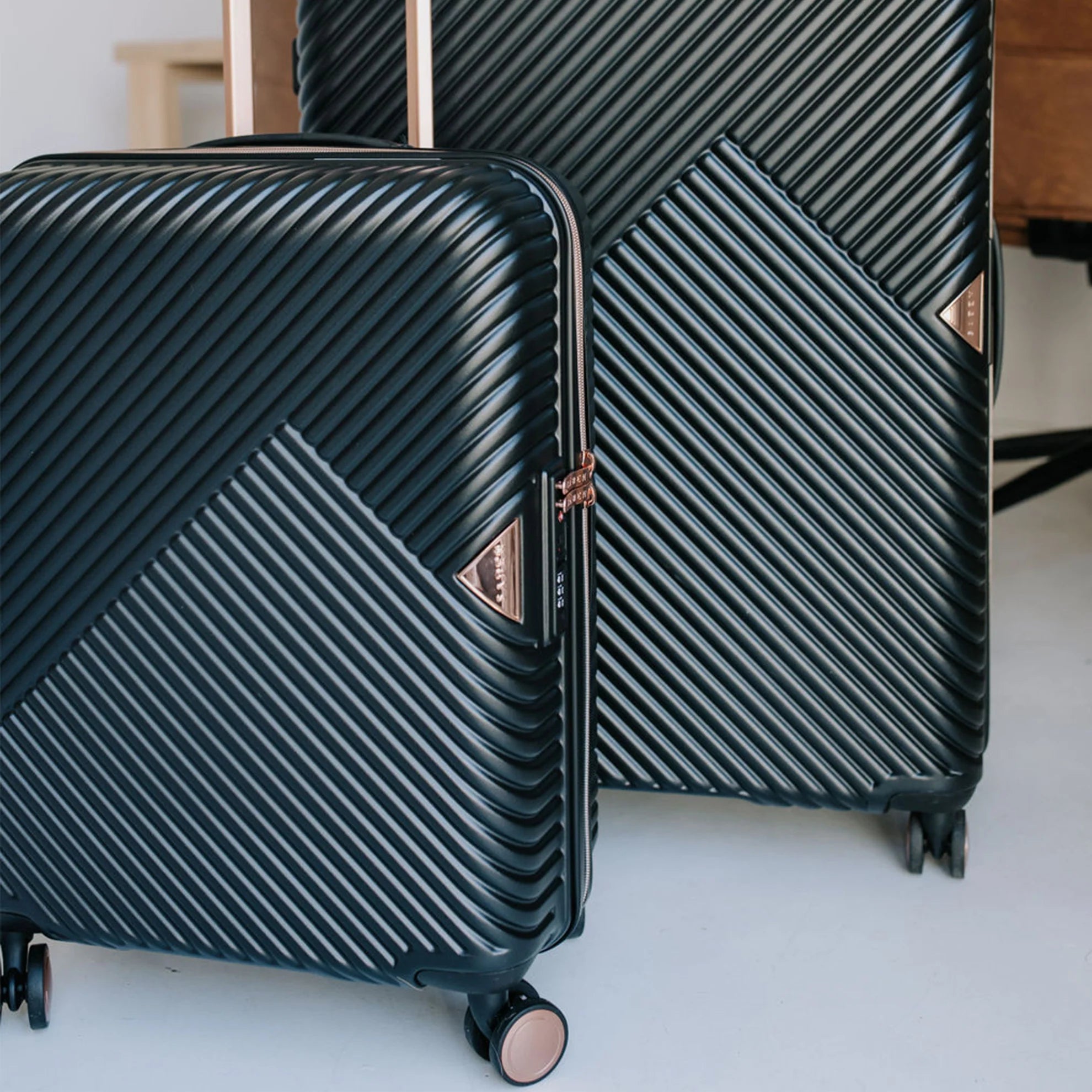 Suitcase Medium BLACK/ROSEGOLD