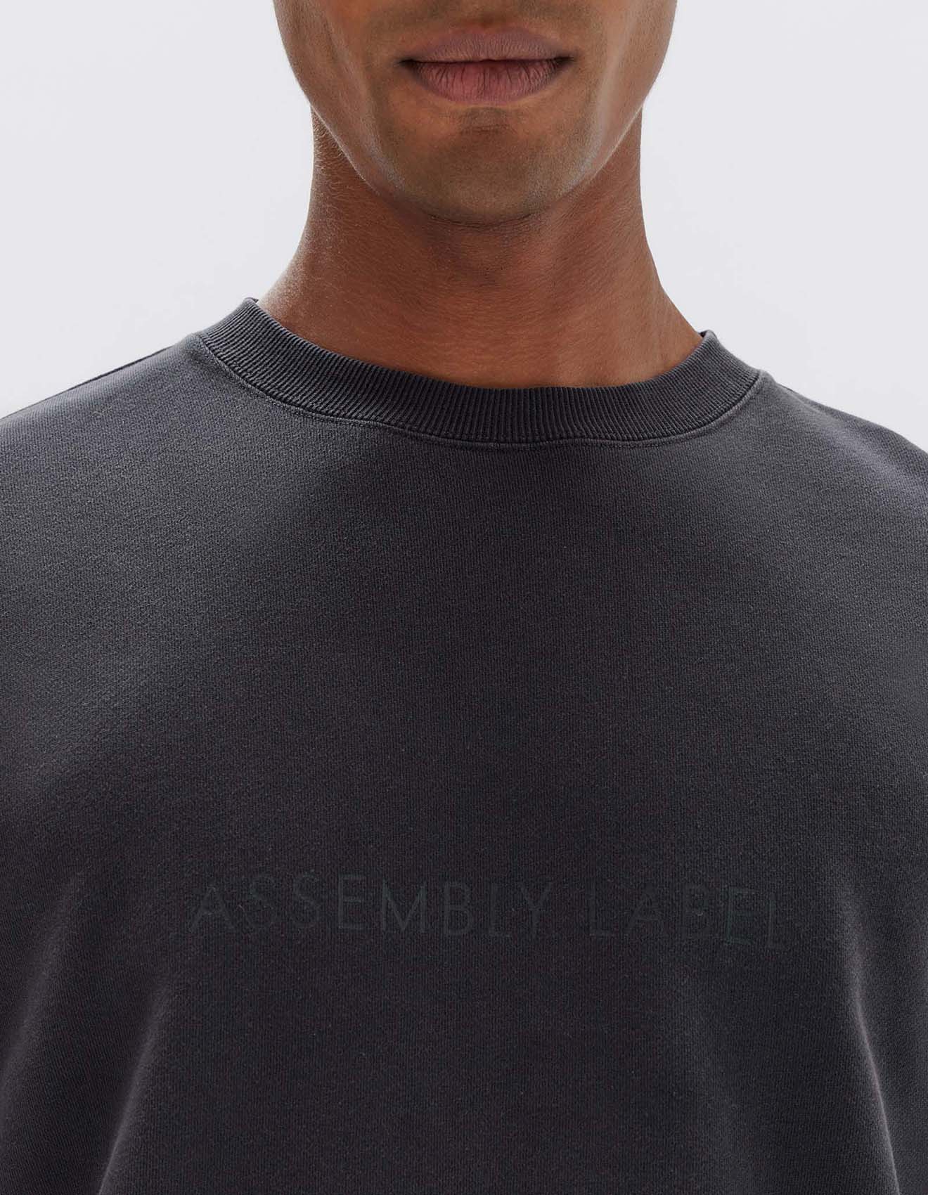 ASSEMBLY LABEL // Mens Logo Sweat WASHED BLACK