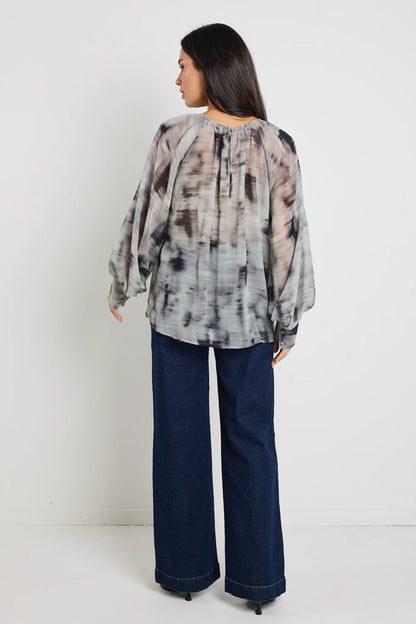 STORIES BE TOLD // Cosmopolitan Crew Neck Top CHARCOAL SMUDGE