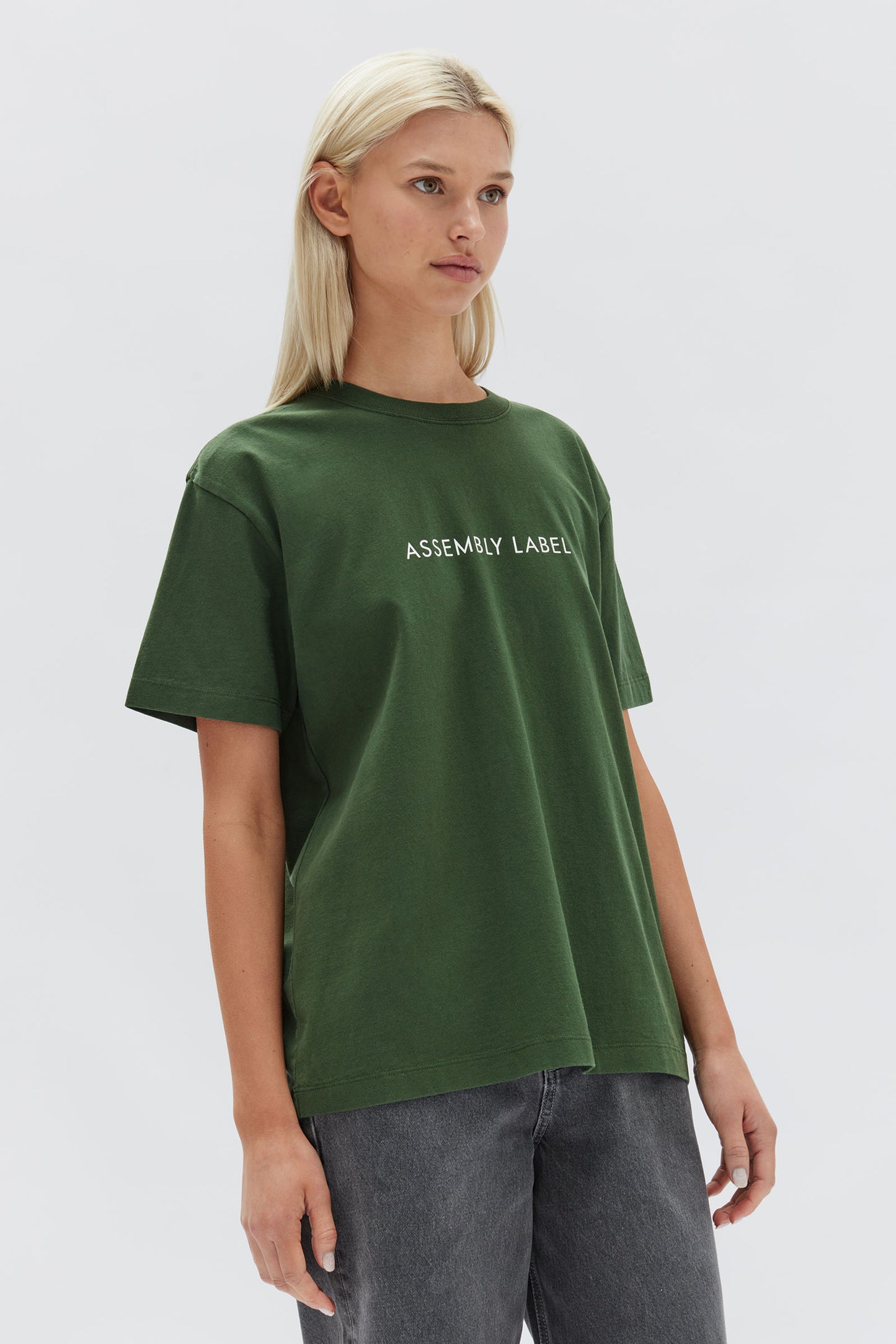 ASSEMBLY LABEL // Everyday Organic Logo Tee FOREST