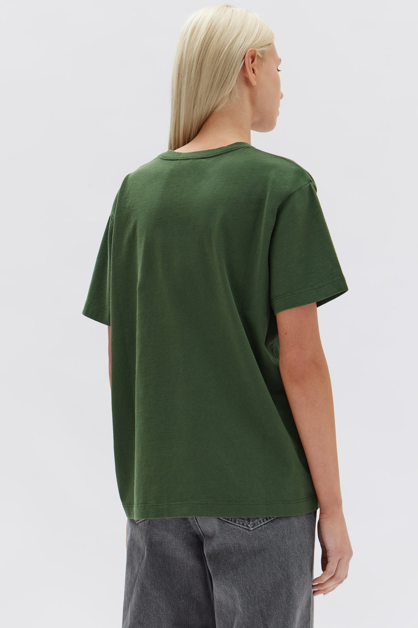 ASSEMBLY LABEL // Everyday Organic Logo Tee FOREST