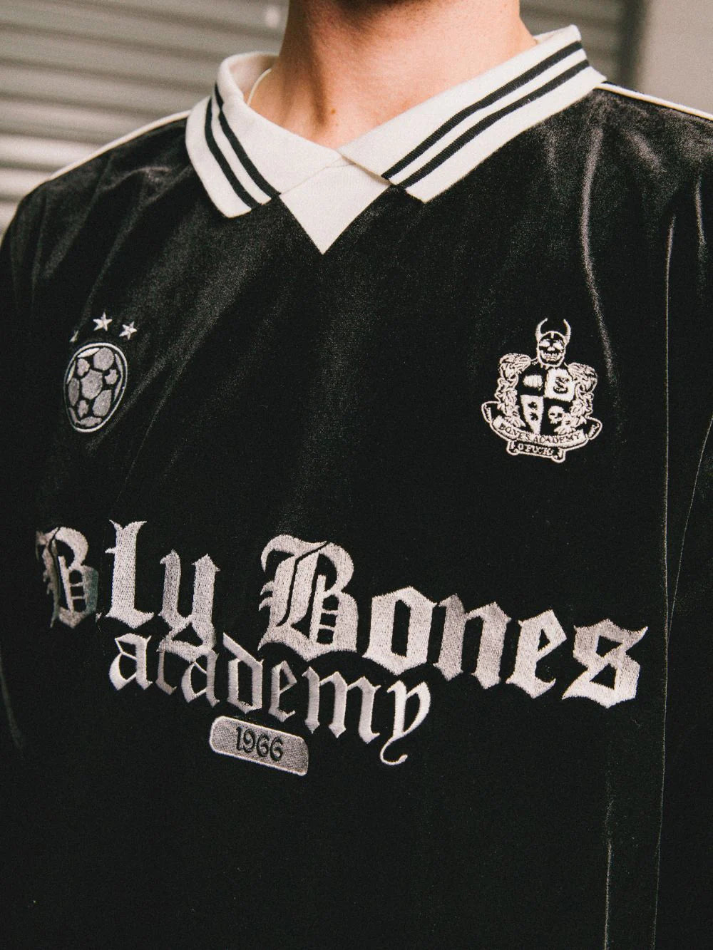 BILLY BONES // FC Velvet Sweater BLACK