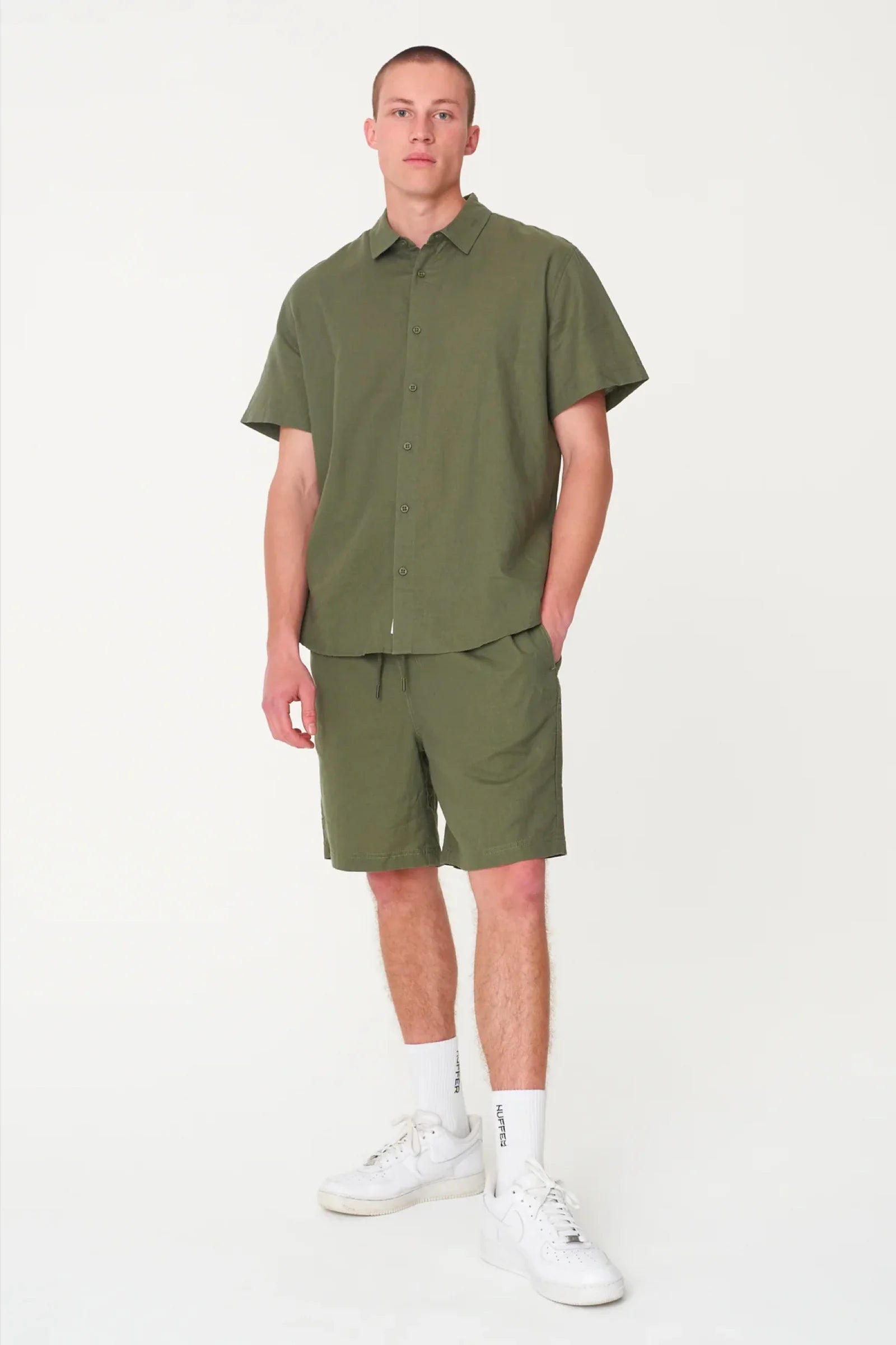 HUFFER // Lin-In Relax Short KHAKI