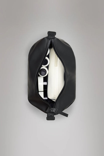 RAINS // Hilo Wash Bag BLACK