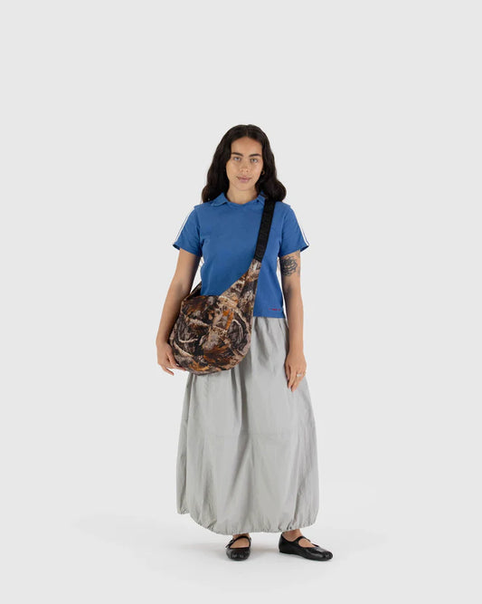 BAGGU // LARGE Nylon Crescent Bag PHOTO FOREST