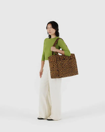 BAGGU // LARGE Cloud Carry-on LEOPARD