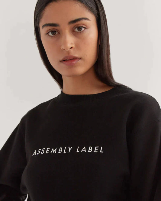 ASSEMBLY LABEL // Logo Fleece TRUE BLACK