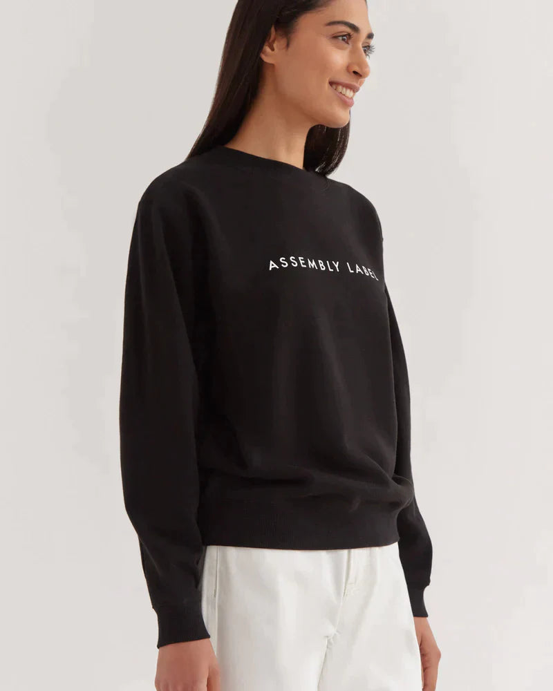 ASSEMBLY LABEL // Logo Fleece TRUE BLACK